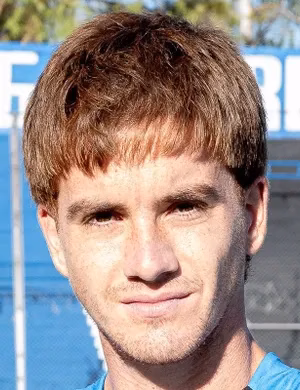 Enzo Martínez