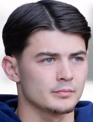 Mackenzie James Hunt , ماكنزي جيمس هانت